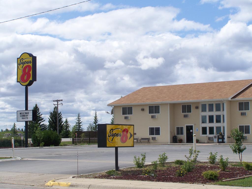 Super 8 By Wyndham Lewistown Hotel Exterior photo